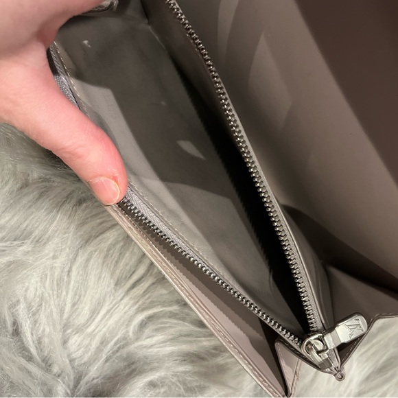 LV VGUC Vintage Epi Sarah Wallet w/Chain - Picture 7 of 11